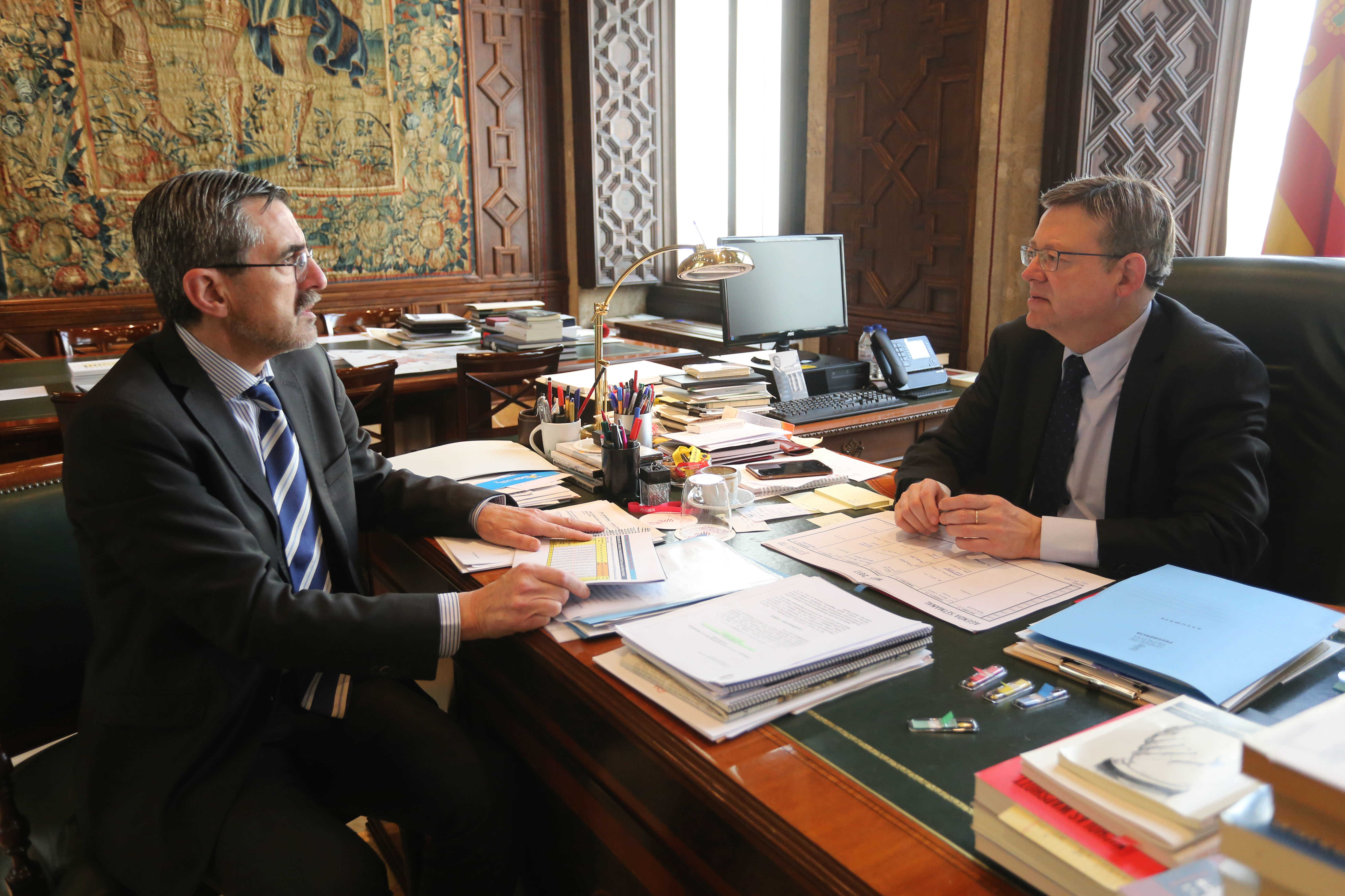 José María Ángel y Ximo Puig, durante la reunión que han mantenido este miércoles. Foto: AP - 