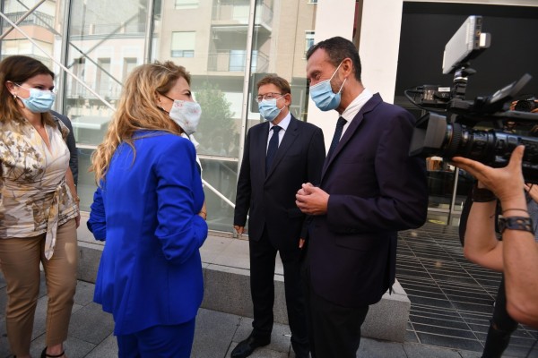 La ministra de Transportes se compromete con Puig a 