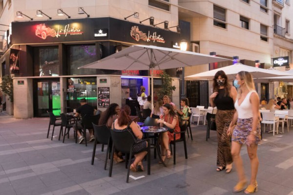 Barceló se compromete con el ocio nocturno a estudiar sus peticiones para la desescalada