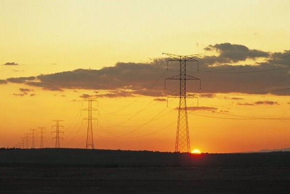 El precio de la luz baja este viernes por primera vez en una semana, hasta los 137,7 euros/MWh