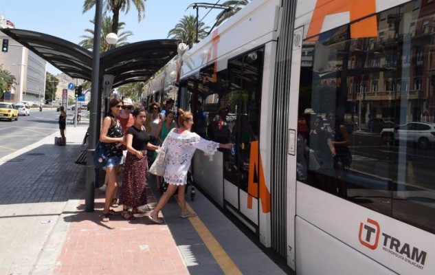 FGV mejora los andenes de la L-5 en Puerta del Mar y garantiza consenso con las nuevas líneas del Tram