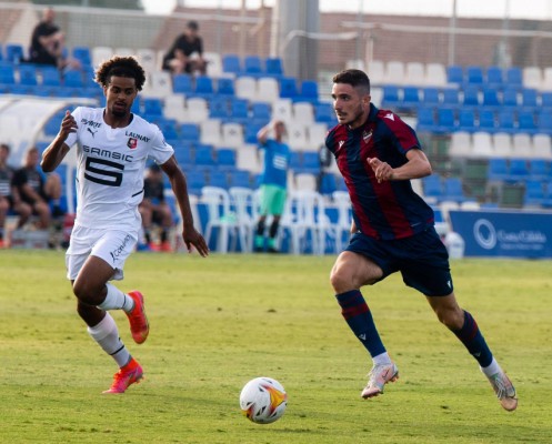 El Levante rescinde el contrato a Ferni