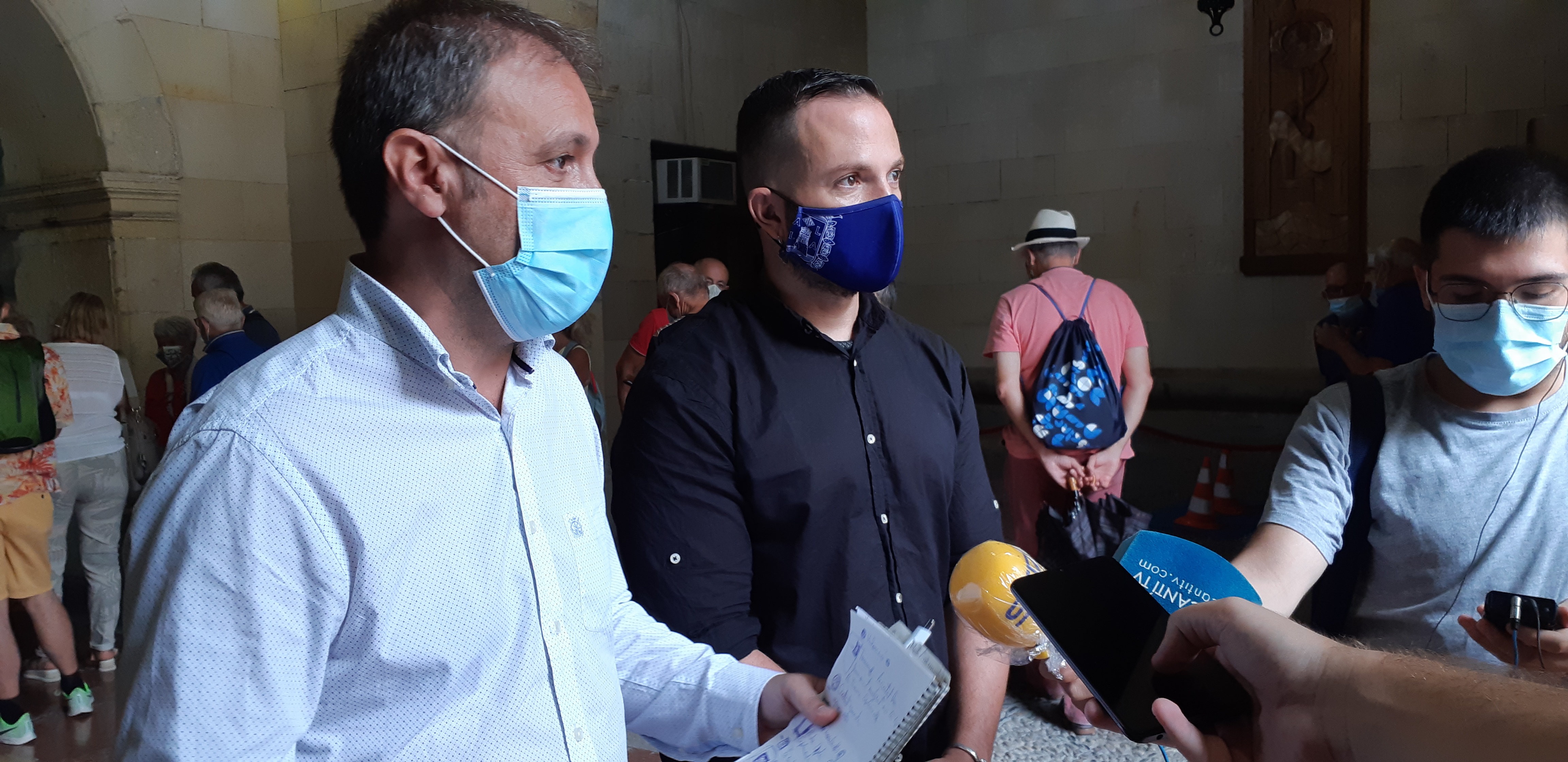 Los ediles de Compromís en Alicante, Natxo Bellido y Rafa Mas. - 