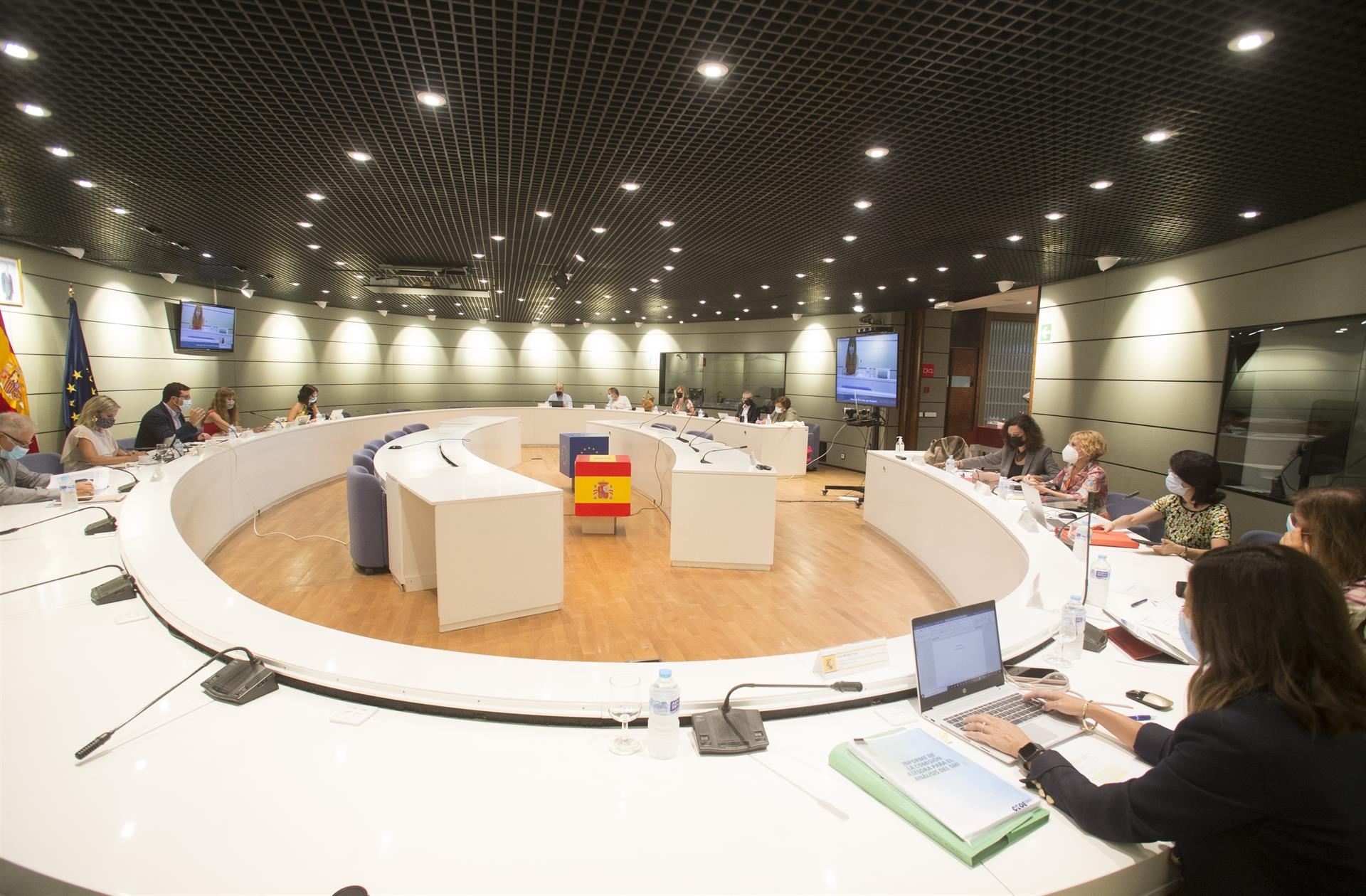 Representantes de Trabajo, CCOO, UGT, CEOE y Cepyme reunidos este miércoles para abordar la subida del SMI. - FOTO: MINISTERIO DE TRABAJO.  - 