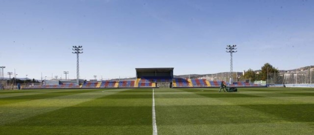 El Levante abre su ciudad deportiva a abonados para ver al filial y Femenino