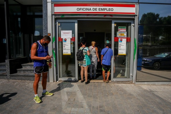 El paro de la eurozona cae al 7,6% en julio, dos décimas menos que el mes anterior