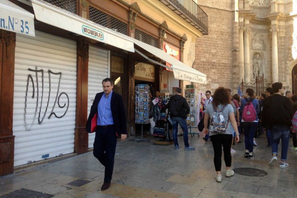 La jamonería Viandas de Salamanca toma la Plaza de la Reina de València