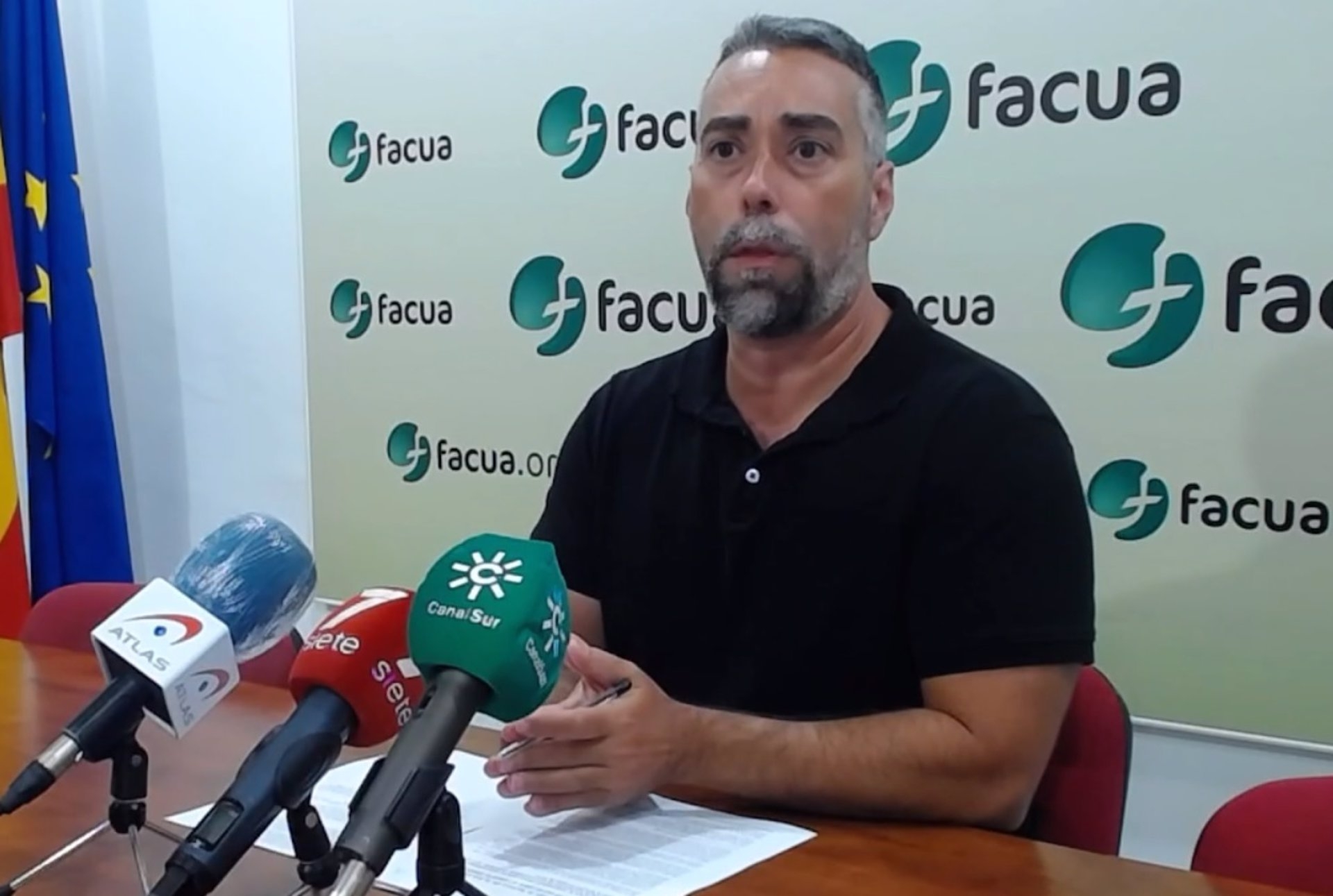 El portavoz de Facua, Rubén Sánchez, en la rueda de prensa celebrada el día 31 de agosto en Sevilla. Foto: FACUA - 