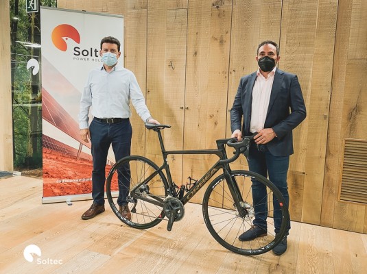La empresa murciana Soltec apuesta por el ciclismo femenino de Colombia