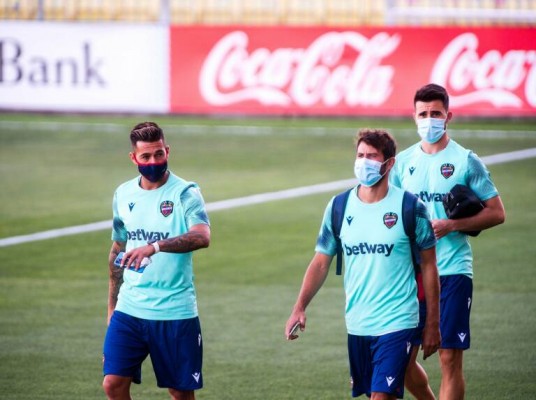 Sergio León y Hernani entrenan con equipo y siguen pendientes de su futuro
