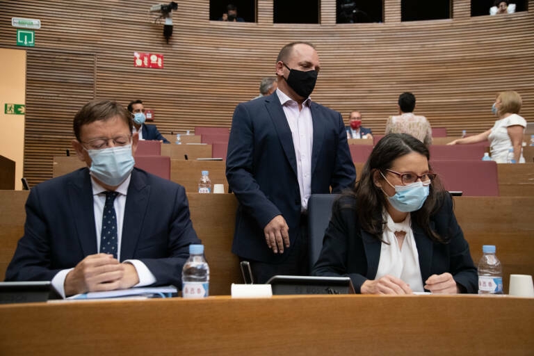 Ximo Puig, Mónica Oltra y Rubén Martínez Dalmau, en Les Corts Valencianes. Foto: KIKE TABERNER - 