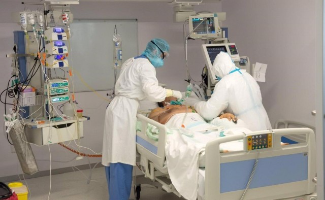 España notifica 15.489 casos y 146 muertes por covid-19, con la incidencia bajando a 242