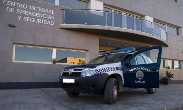 La Policía Local de Lorca desaloja una fiesta con 30 personas en una casa de la diputación de Cazalla