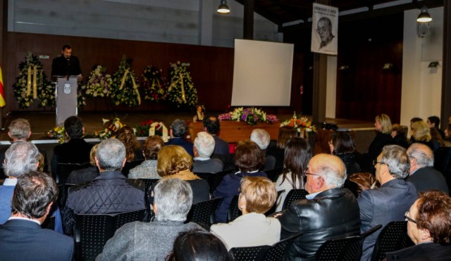 Emoció, paraules i afecte per acomiadar Bernat Capó amb una cerimònia civil