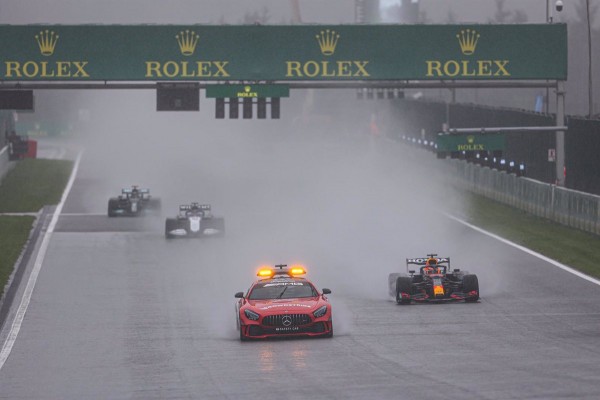 Verstappen se anota el esperpento de Spa
