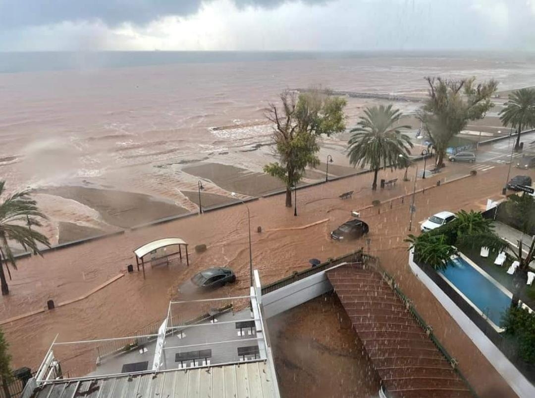Una tromba de agua deja 90 litros en una hora en Benicàssim
