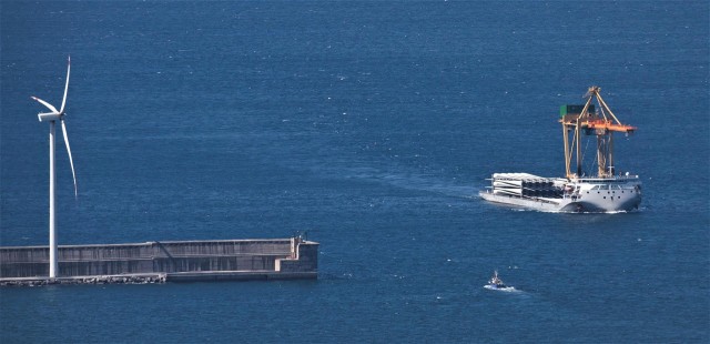 Rover y la AVI crean un parque eólico para puertos capaz de almacenar el excedente de energía
