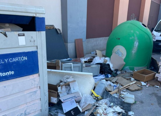 El PP pide actuar contra la acumulación de basura que 