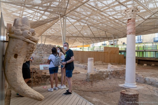 El turismo cultural vuelve a coger carrera en Cartagena en un mes de agosto que duplica sus números
