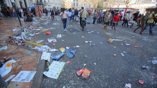 El Ayuntamiento de València destina 442.000 euros a la limpieza y recogida de residuos en Fallas
