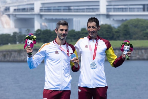 Héctor Catalá y su guía Gustavo Rodríguez, plata en paratriatlón en Tokio 2020
