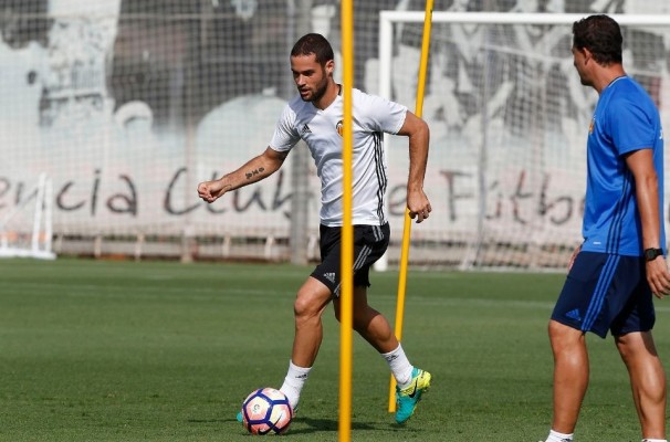 Mario Suárez se retira del entrenamiento con problemas cervicales