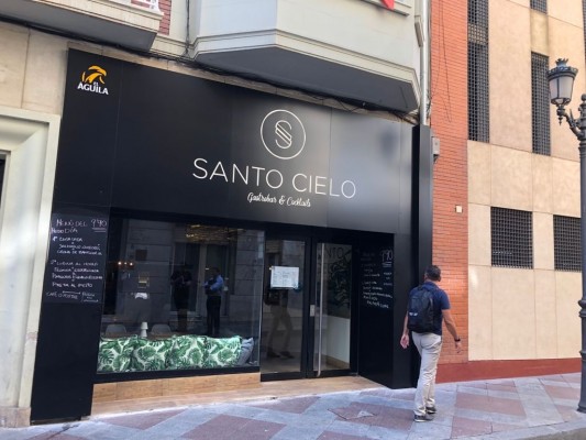 La hostelería crece en Manero Mollá con el dos por uno de 'Santo Cielo': gastrobar y coctelería