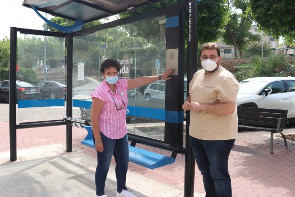 Onda instala una parada de bus inteligente para reforzar la seguridad ciudadana