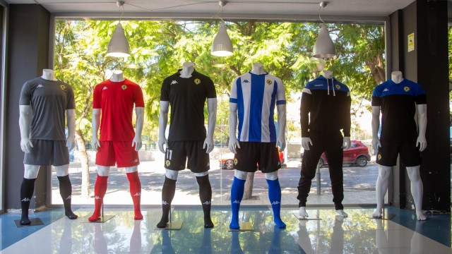 El Hércules rebasa los 3.000 abonados y presenta unas nuevas equipaciones sin grandes novedades