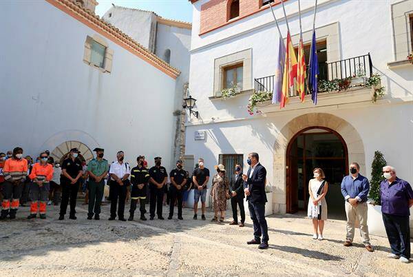 Peñíscola y Diputación guardan silencio por las víctimas del derrumbe y agradecen la solidaridad