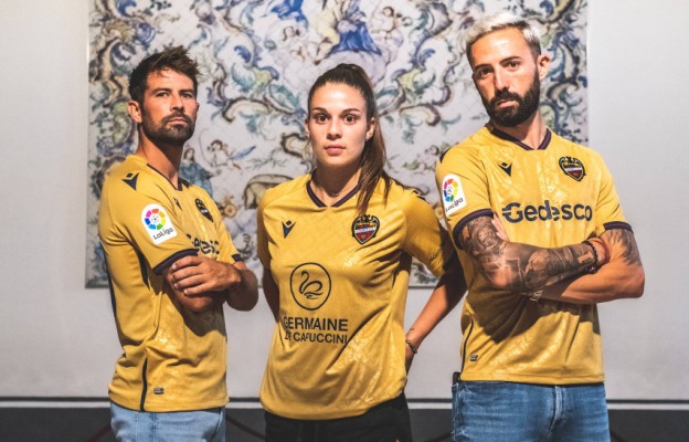 Homenaje a las fallas en la tercera equipación del Levante