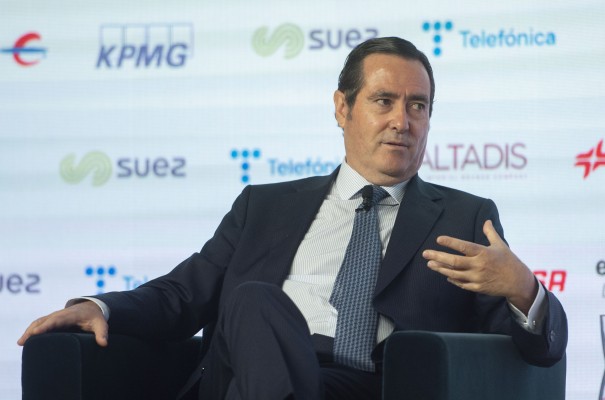 La CEOE reitera, tras ser convocada por Trabajo, que no es el momento de subir el SMI