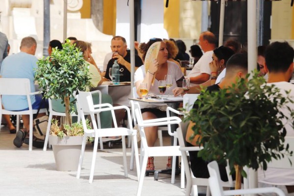 La hostelería murciana se recupera por sectores: lleno para la restauración pero tiempos duros para los salones