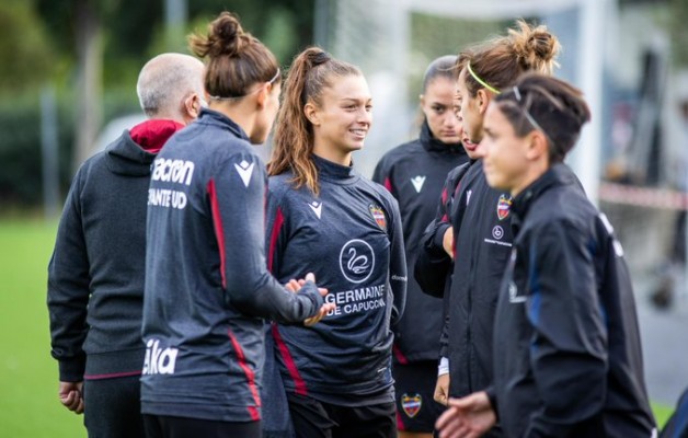 El Levante renueva a Silvia Lloris hasta 2024 y le da ficha del primer equipo