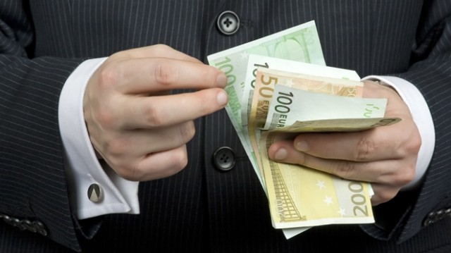 El Brexit y los despidos aumentan el número de empleados de banca con ingresos de más de un millón