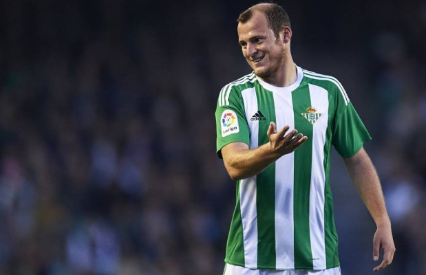 El Betis busca una  opción para Zozulya 
