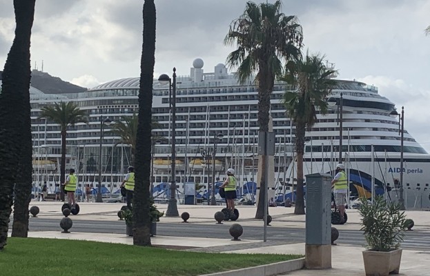 El crucerista prefiere la visita a Cartagena antes que ir a la playa 