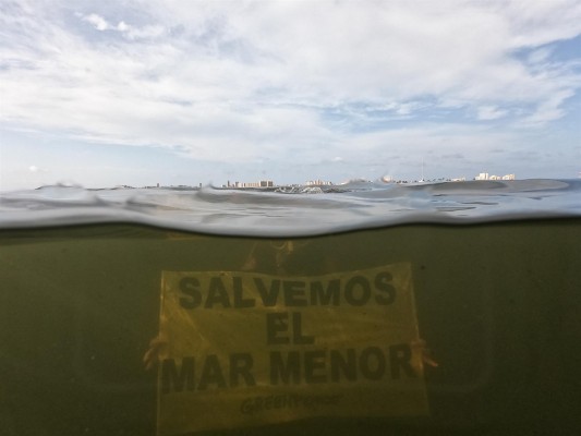 Greenpeace culpa al trasvase Tajo-Segura de la situación en el Mar Menor y pide su cierre