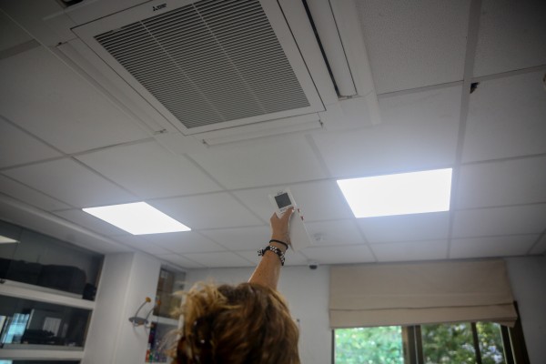 El precio de luz se dispara este jueves a un nuevo récord histórico y alcanza los 122,76 euros/MWh