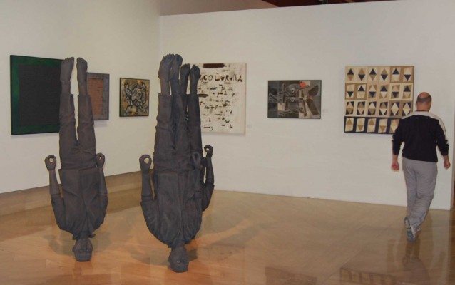 La exposición “Homenaje a Miguel Hernández 75” se convierte en un apoyo multitudinario al poeta del pueblo      
