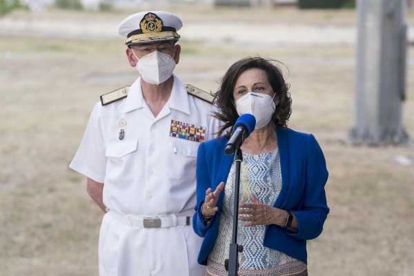 Robles dice que barajan una operación fuera del aeropuerto de Kabul para 