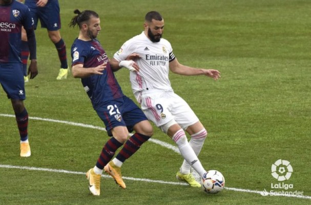 El central internacional uruguayo Gastón Silva llega al Cartagena procedente del Huesca