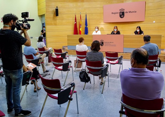 El Gobierno regional y las entidades sociales de la Región diseñan la acogida a refugiados afganos