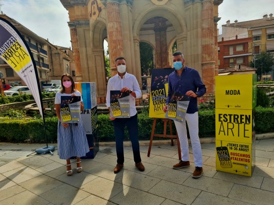 El festival Estren-Arte lleva a Caravaca a la ilustradora Ilu Ros y al productor discográfico Javier Desiderio