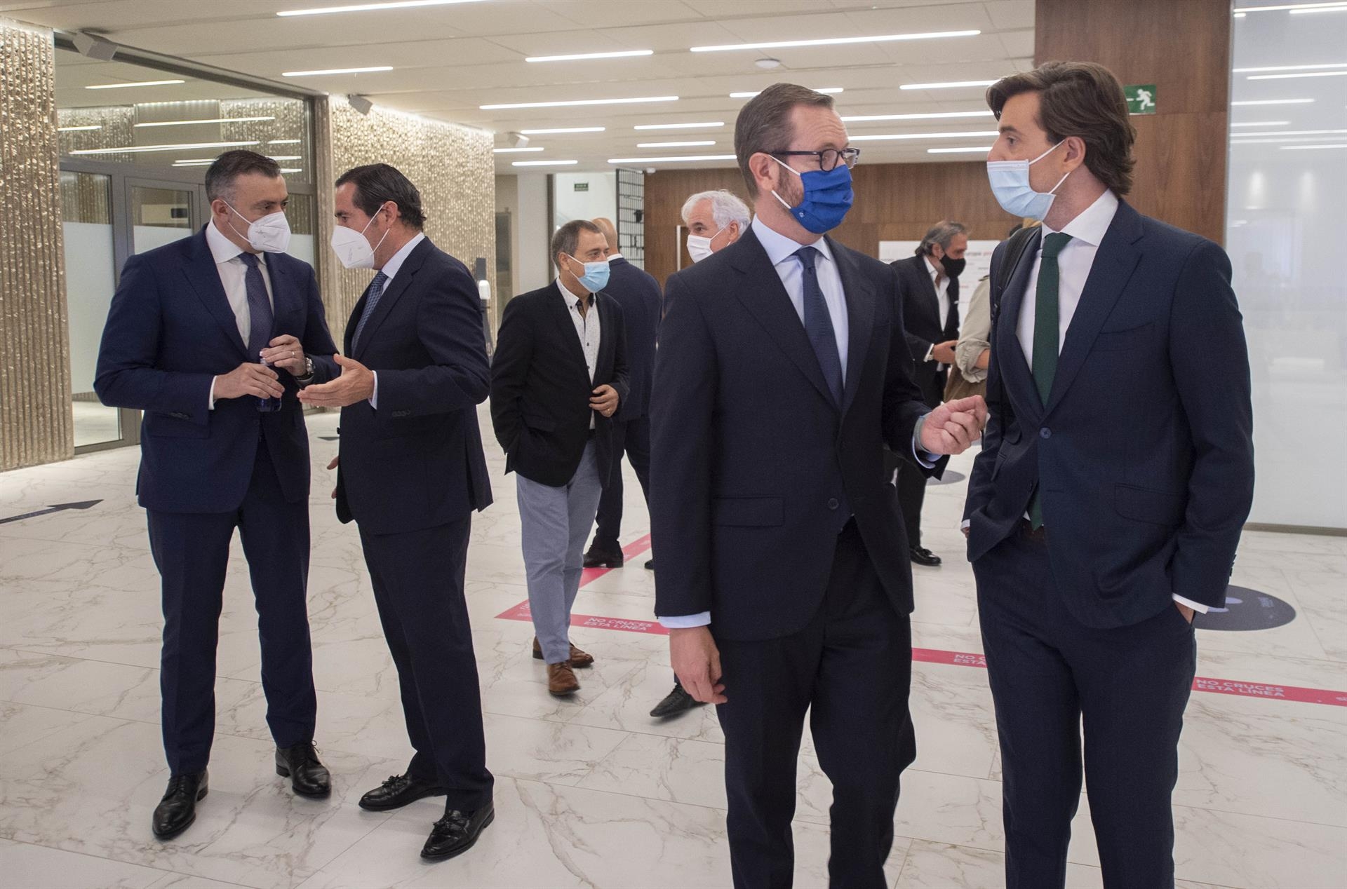 Javier Maroto y el vicesecretario de Comunicación del PP, Pablo Montesinos. Foto: ALBERTO ORTEGA/EP - 