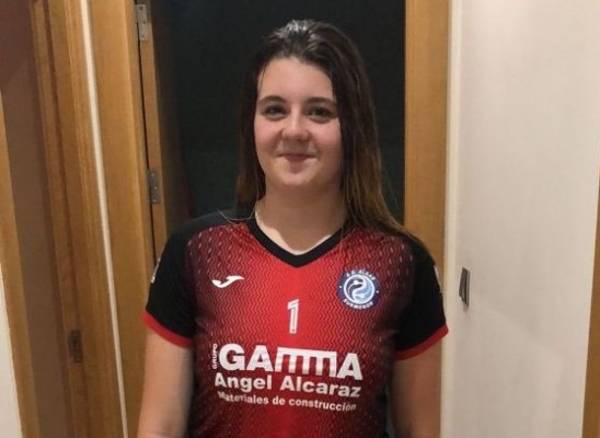 Lluvia Alcázar, infantil del FC Cartagena Voleibol, es citada para el programa nacional de la RFEVB