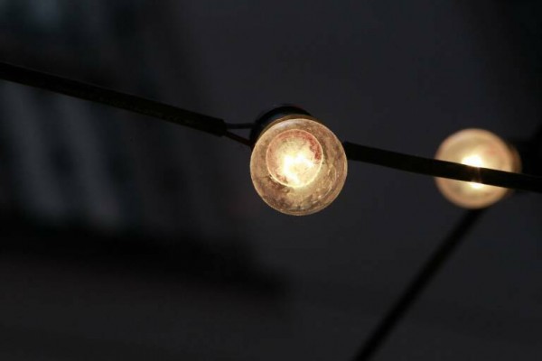 El precio de la luz vuelve a bajar este lunes pero será un 9,9% más alto que hace una semana