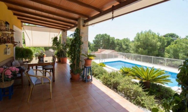 Qué buscan los compradores extranjeros de casas en la Región: tres dormitorios, con piscina y jardín