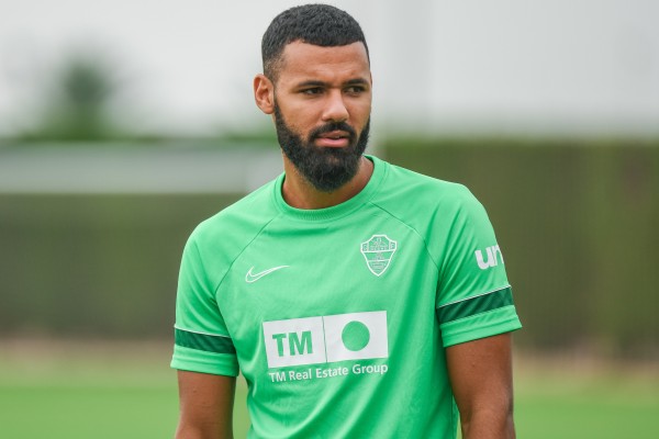 El Elche anuncia la cesión del delantero Mouraud al Alcoyano
