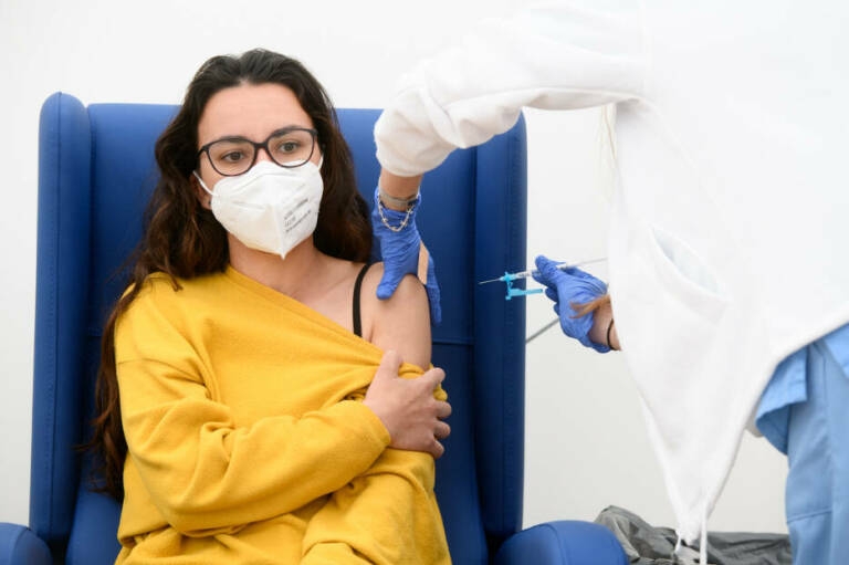 Más de 31 millones de españoles ya tienen la pauta completa de vacunación contra la covid